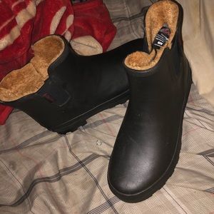 NEW! Furry black low cut boots